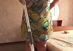 Mature Housewife Big Tits BBW Milf Shakes Her Thick Booty While Scrubbing Dust and Dirt in